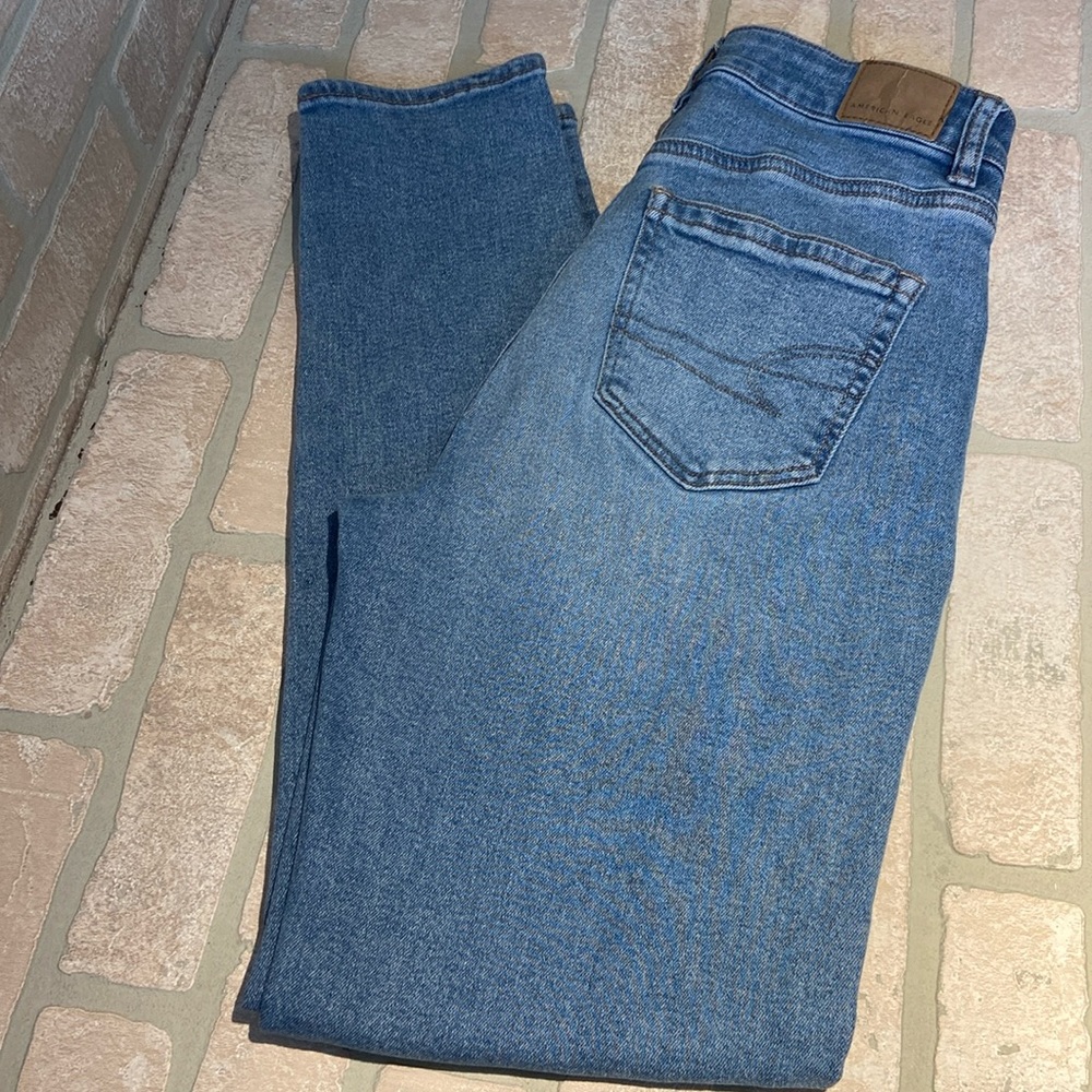 American Eagle Mom Jeans - High Waist Medium Wash Denim Size 0 Regular